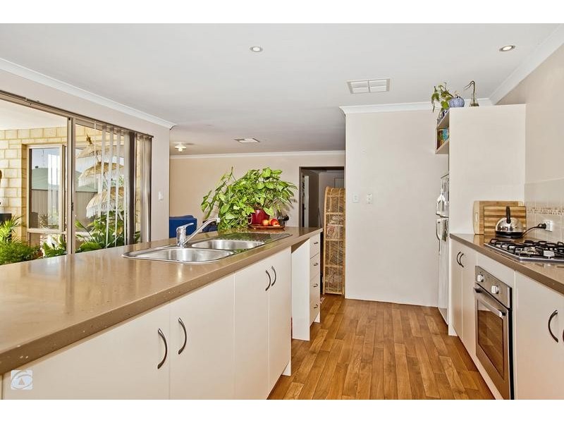 21 Araluen Bend, Aubin Grove WA 6164