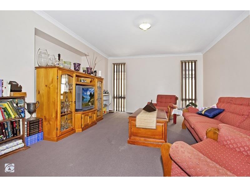 21 Araluen Bend, Aubin Grove WA 6164