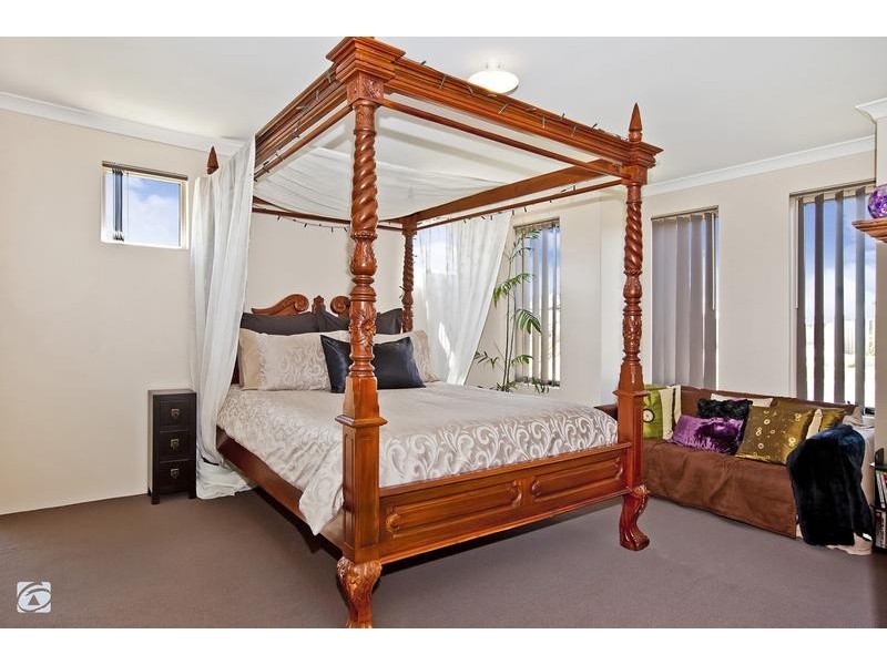 21 Araluen Bend, Aubin Grove WA 6164