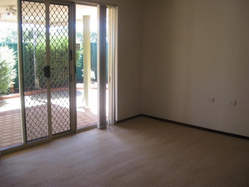 4/2 Argyle Place, Yangebup WA 6164