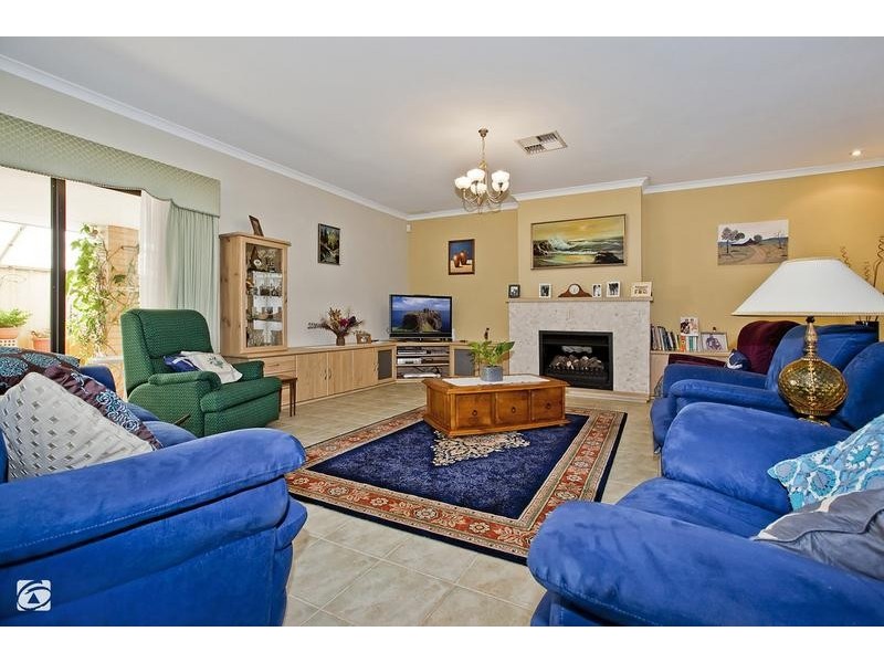 39 The Lakes Boulevard, Jandakot WA 6164