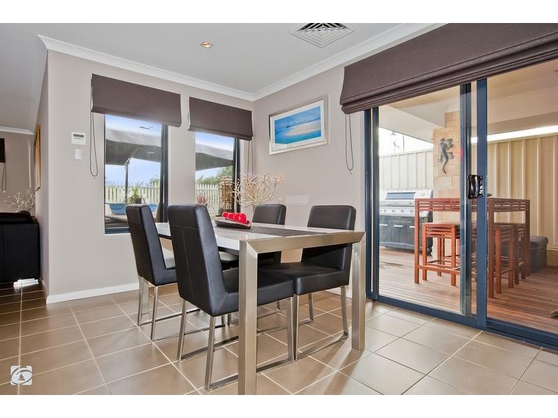 1/3 Peppermint Gardens, Aubin Grove WA 6164