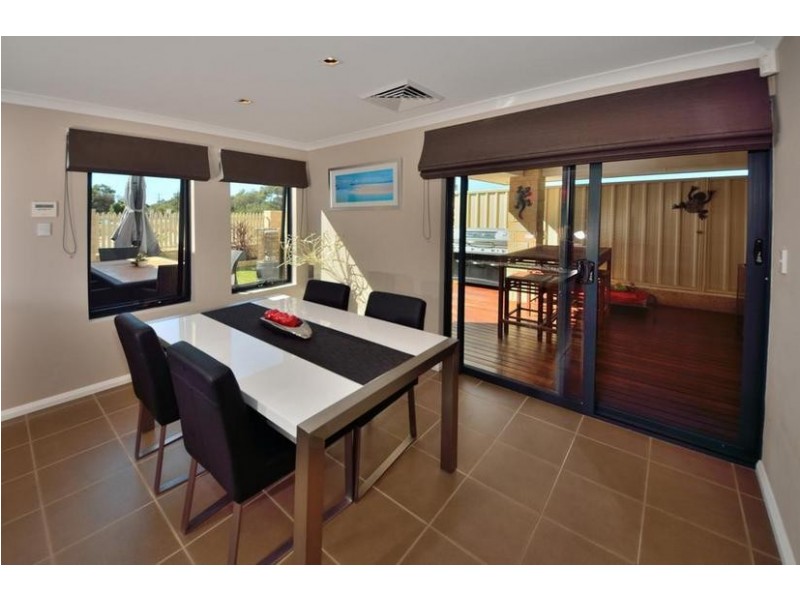 1/3 Peppermint Gardens, Aubin Grove WA 6164