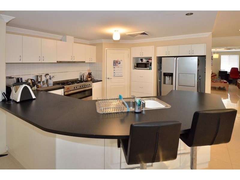 17 Halcyon Way, Atwell WA 6164