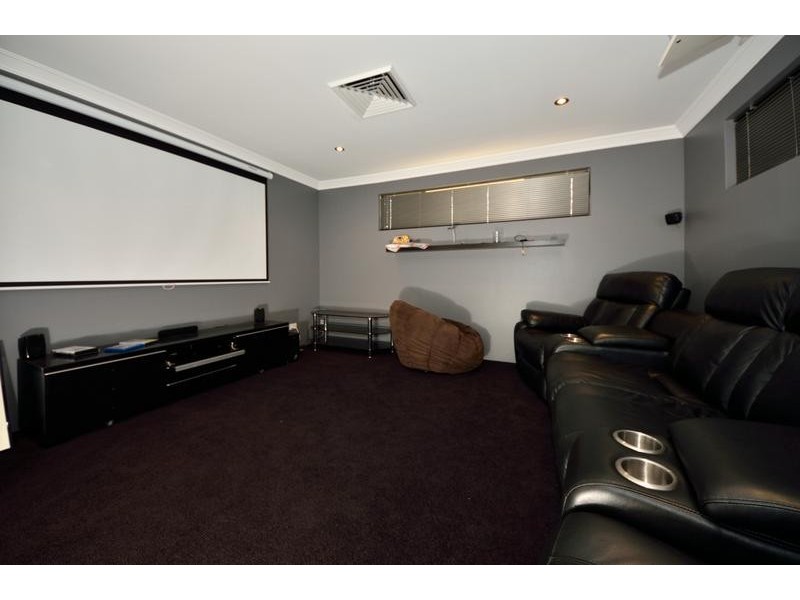 17 Halcyon Way, Atwell WA 6164