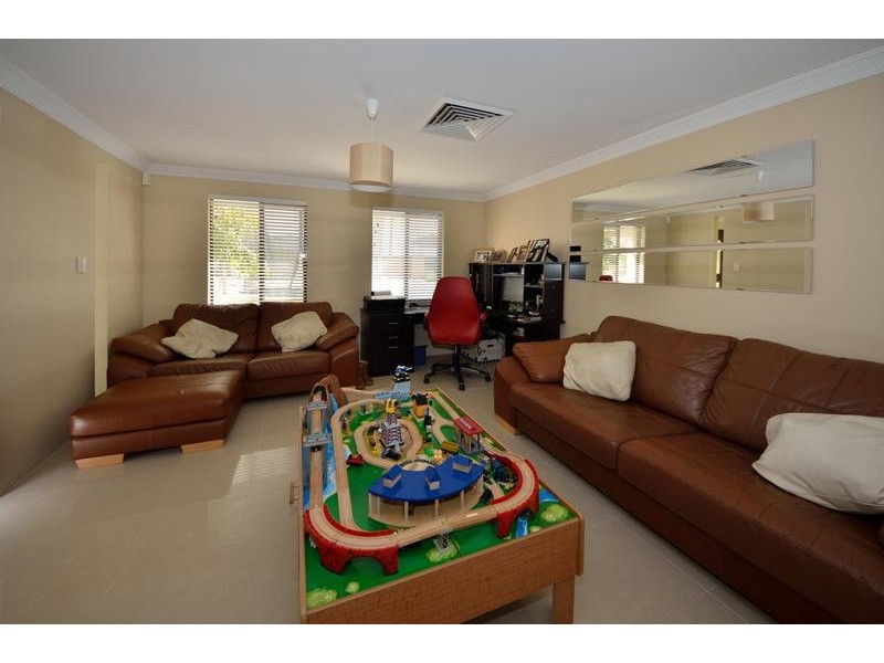 17 Halcyon Way, Atwell WA 6164