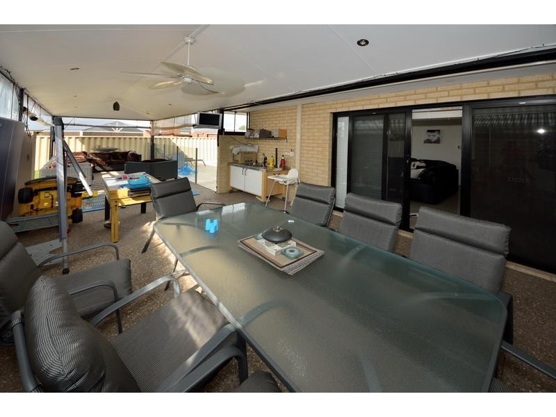 17 Halcyon Way, Atwell WA 6164