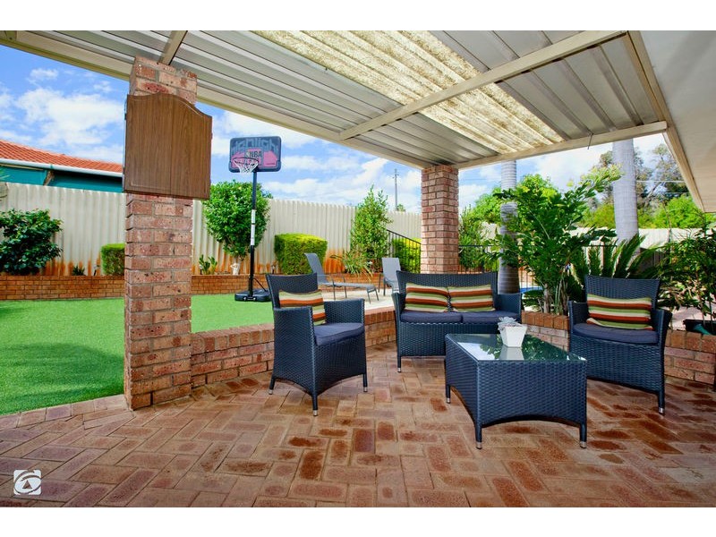 10 Fantail Drive, Bibra Lake WA 6163