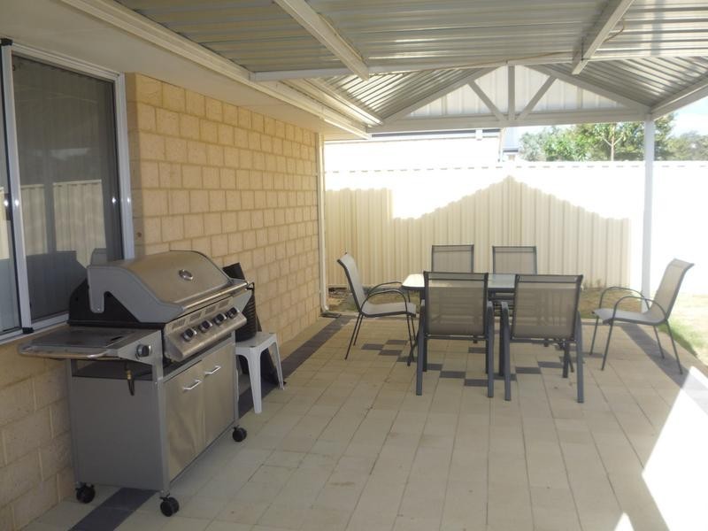 11 Roper Boulevard, Hammond Park WA 6164