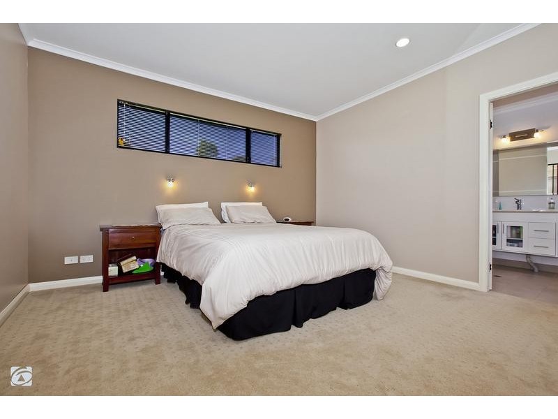 24 Tarwhine Close, South Lake WA 6164