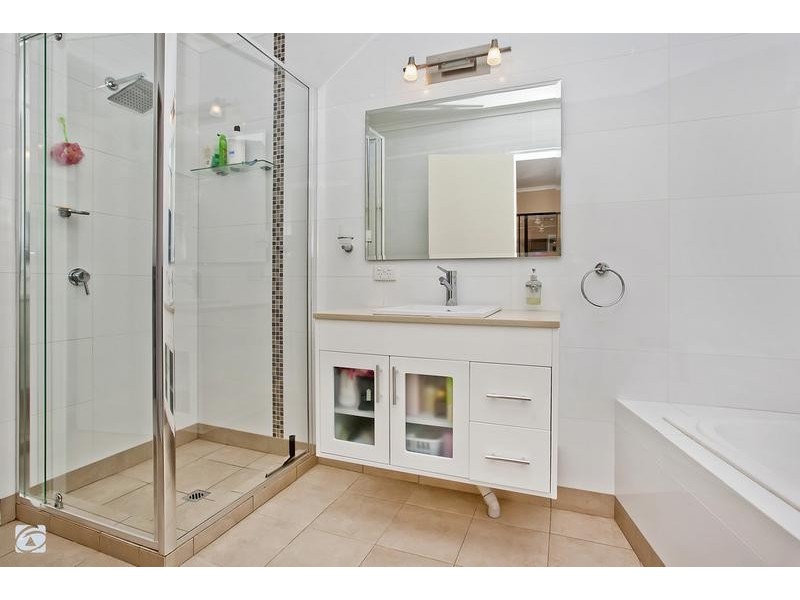 24 Tarwhine Close, South Lake WA 6164