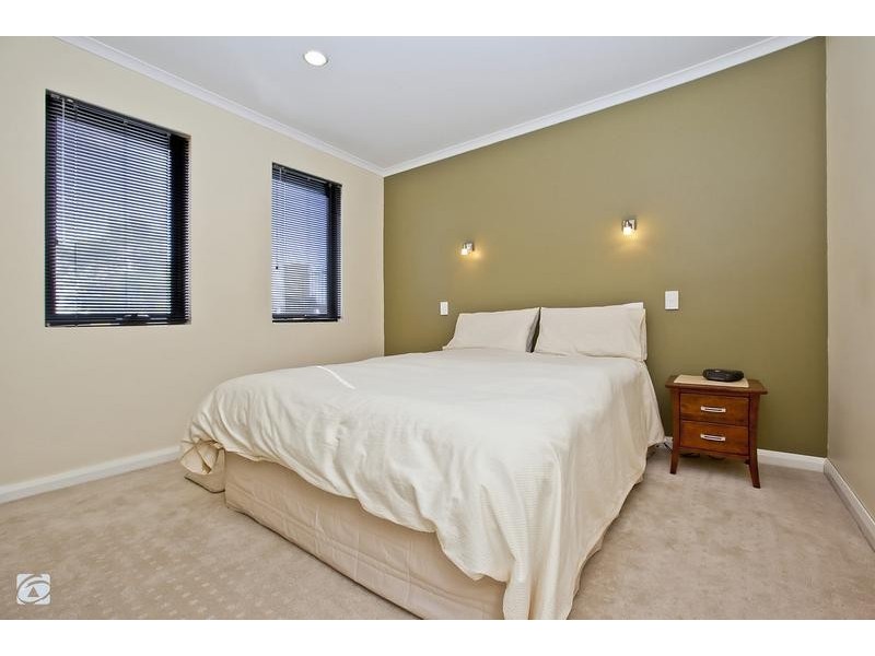 24 Tarwhine Close, South Lake WA 6164