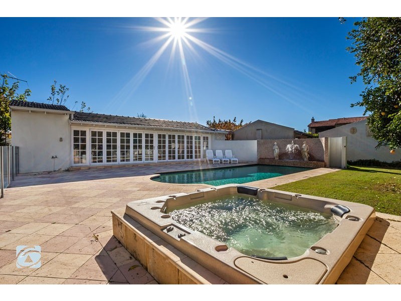 15 Peter Street, Attadale WA 6156