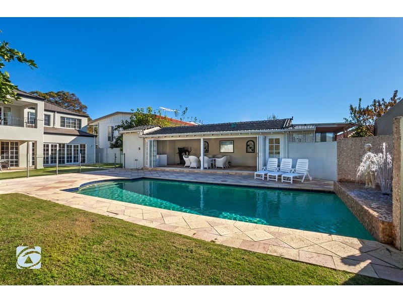 15 Peter Street, Attadale WA 6156