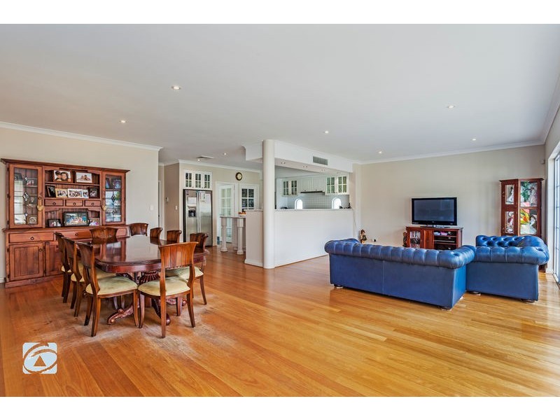 15 Peter Street, Attadale WA 6156