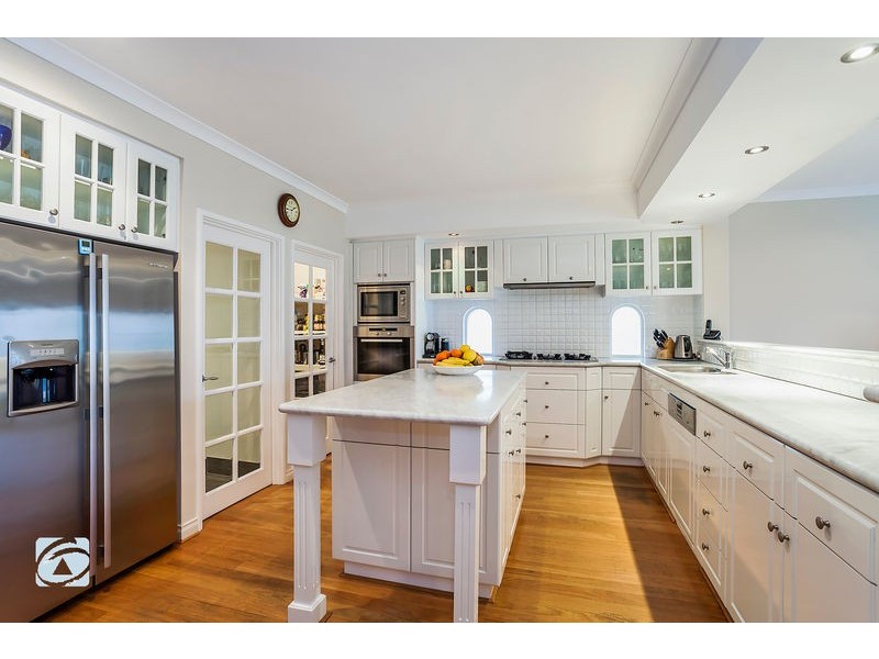 15 Peter Street, Attadale WA 6156