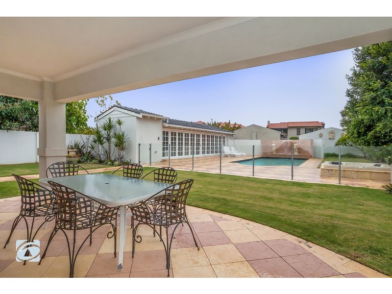 15 Peter Street, Attadale WA 6156