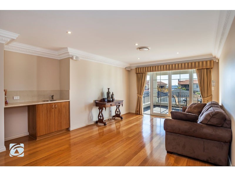 15 Peter Street, Attadale WA 6156