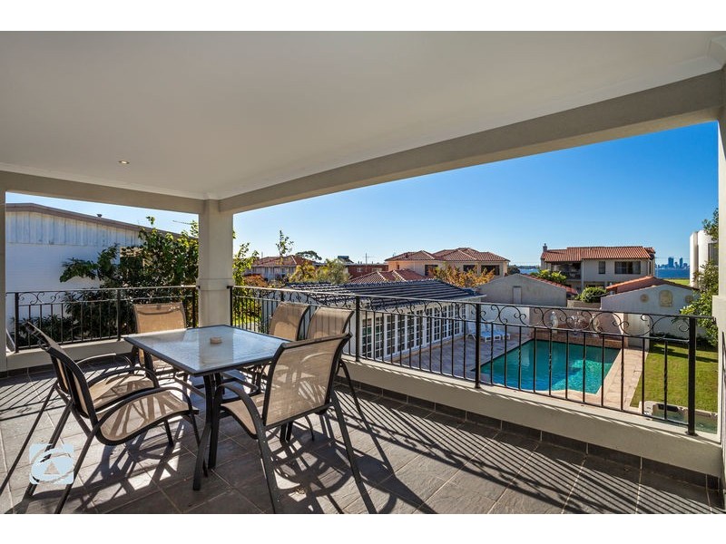 15 Peter Street, Attadale WA 6156