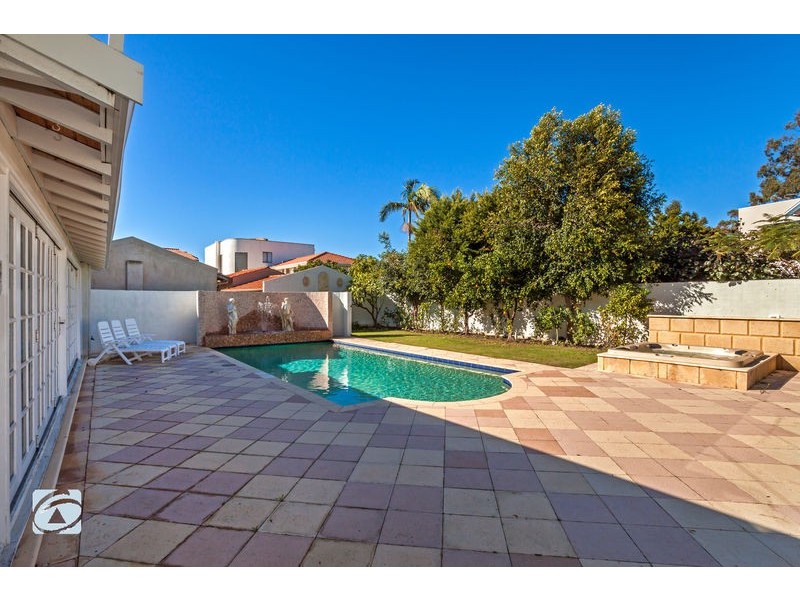 15 Peter Street, Attadale WA 6156