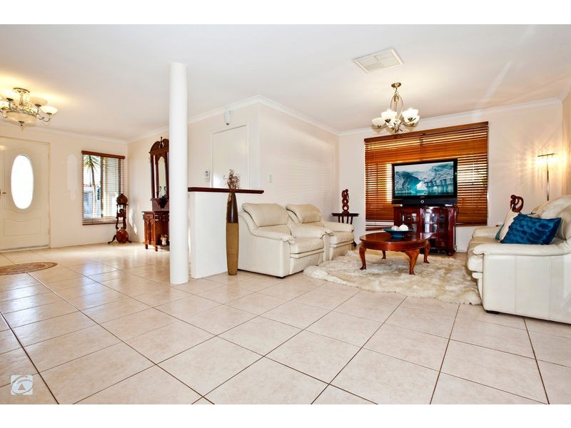 7 Orlando Avenue, Bibra Lake WA 6163