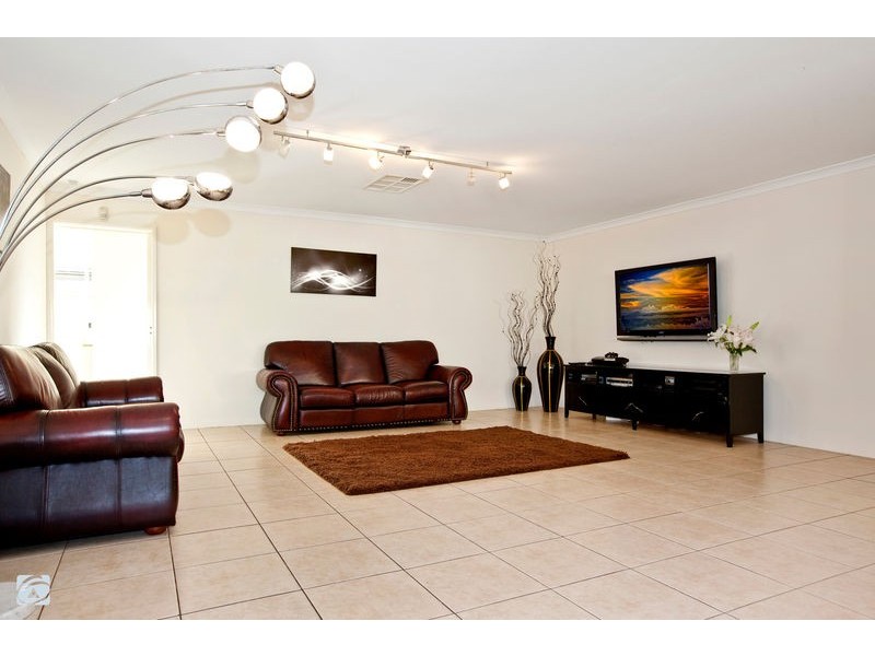 7 Orlando Avenue, Bibra Lake WA 6163