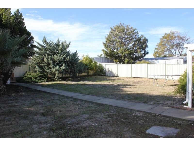 215 Elderberry Drive, South Lake WA 6164