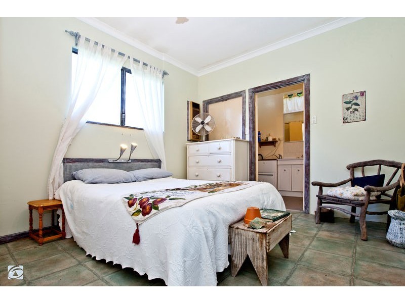 339 Mandogalup Road, Hope Valley WA 6165