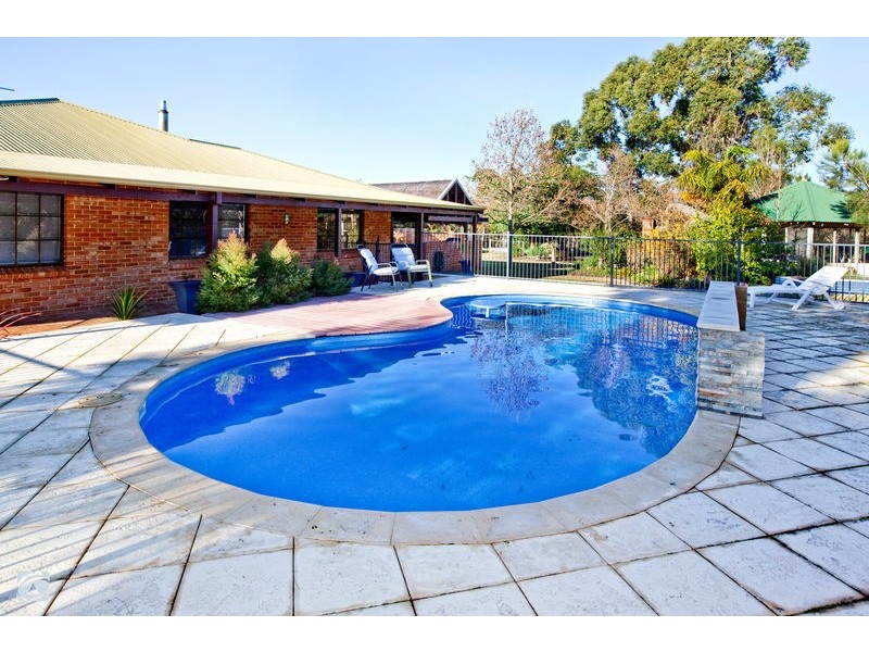 291 Foxton Drive, Oakford WA 6121