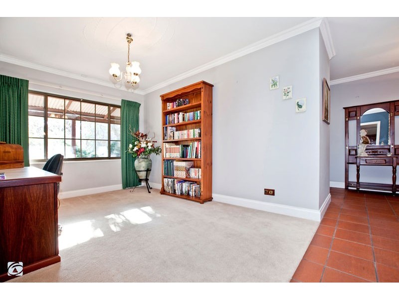 291 Foxton Drive, Oakford WA 6121