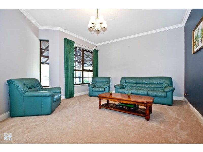 291 Foxton Drive, Oakford WA 6121