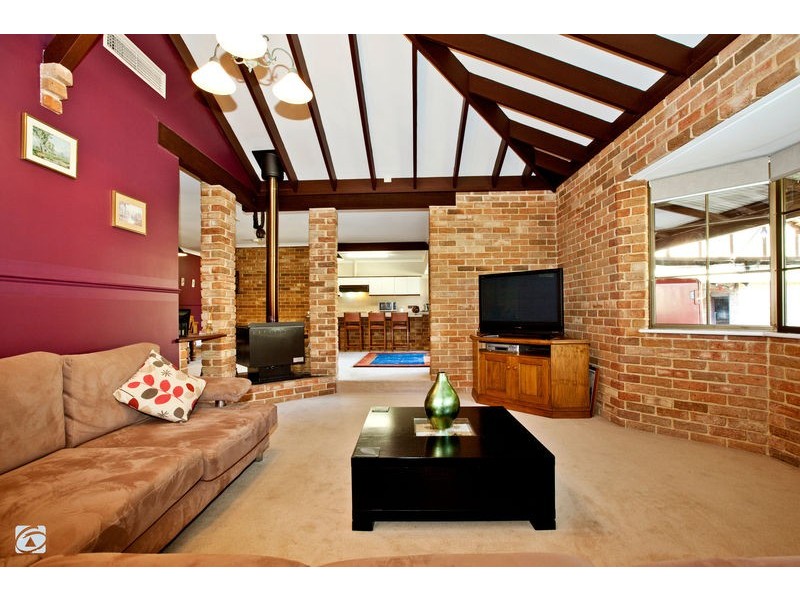 291 Foxton Drive, Oakford WA 6121