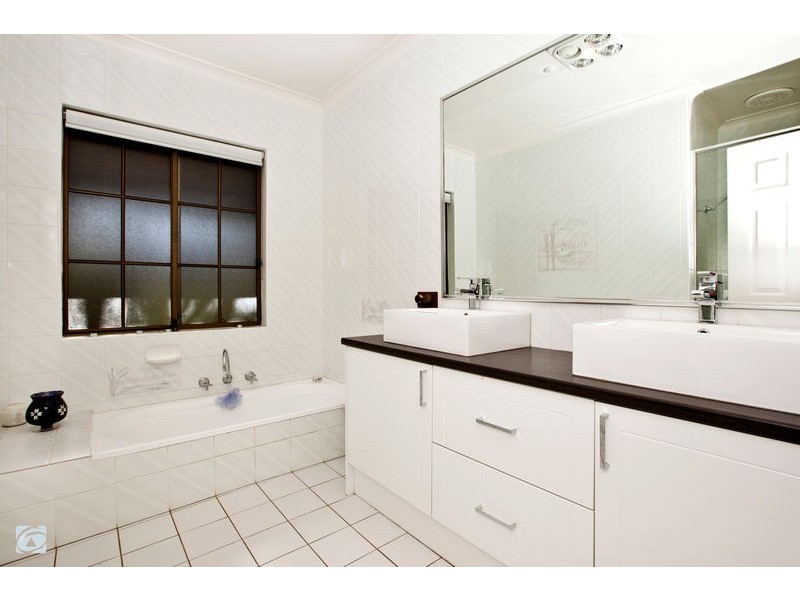 291 Foxton Drive, Oakford WA 6121