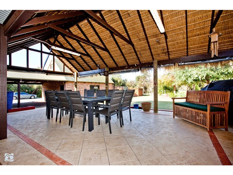 291 Foxton Drive, Oakford WA 6121