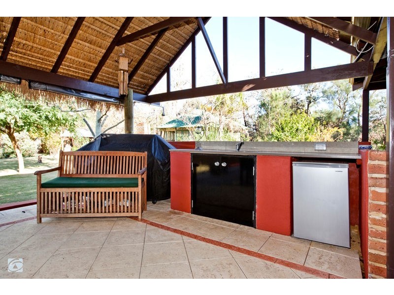 291 Foxton Drive, Oakford WA 6121