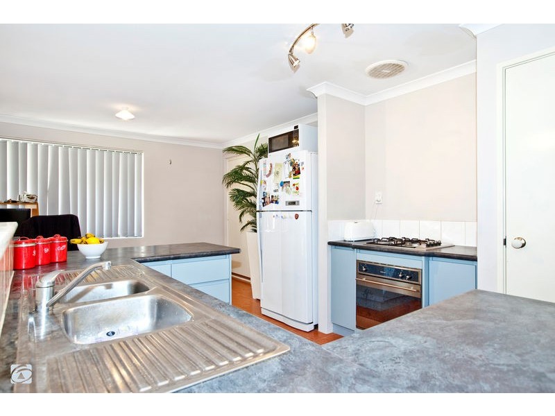 13 Sheffield Bend, Success WA 6164