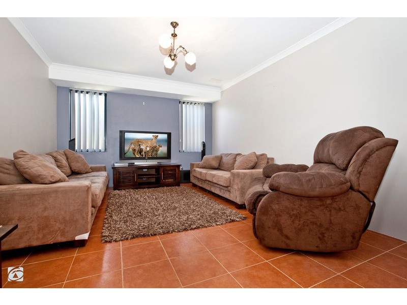 13 Sheffield Bend, Success WA 6164