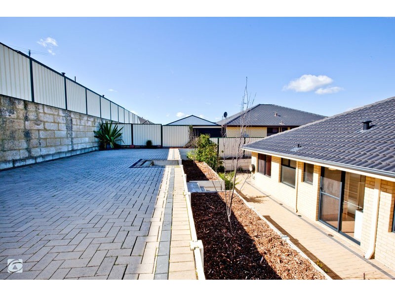 13 Sheffield Bend, Success WA 6164