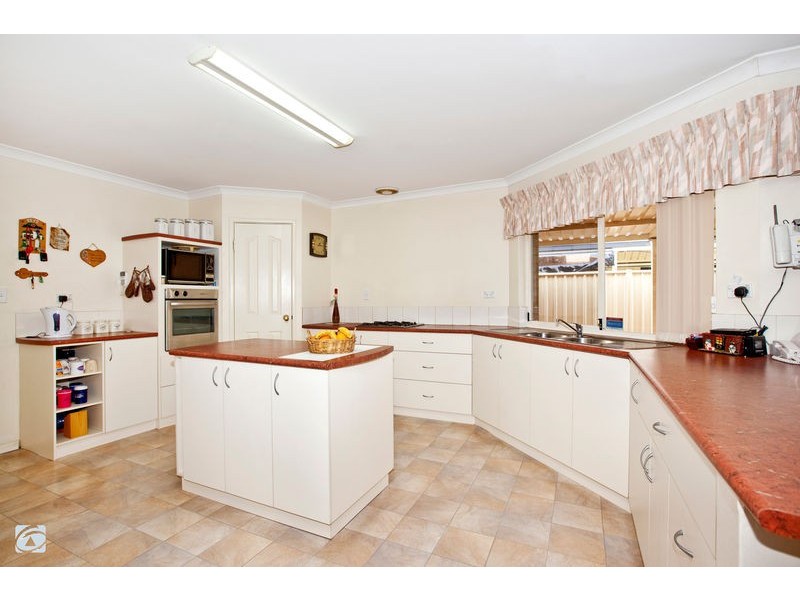 18 Dorrigo Way, South Lake WA 6164