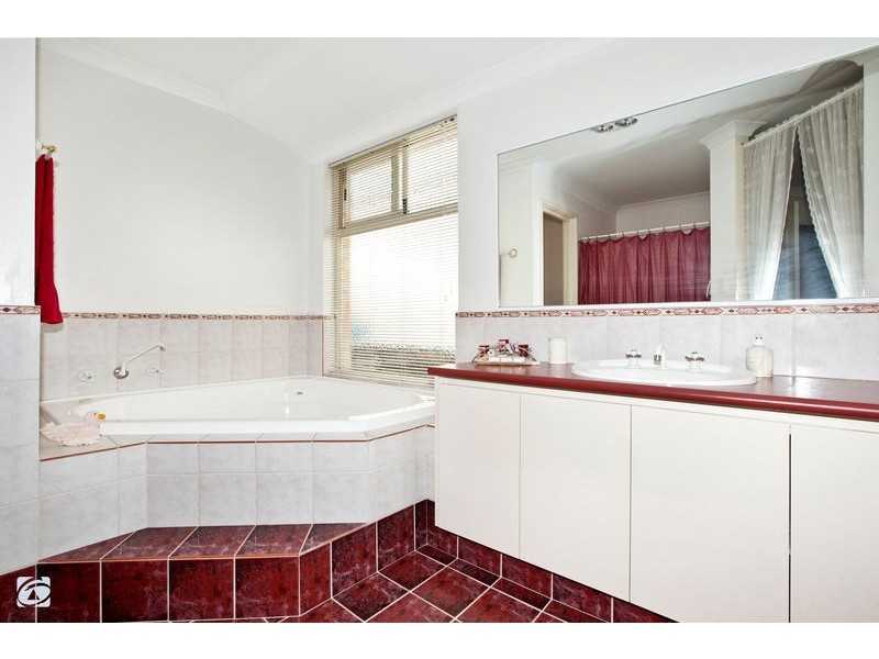 18 Dorrigo Way, South Lake WA 6164