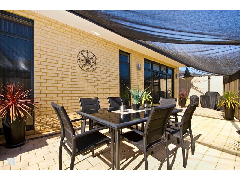 18 Giverny Gardens, Aubin Grove WA 6164