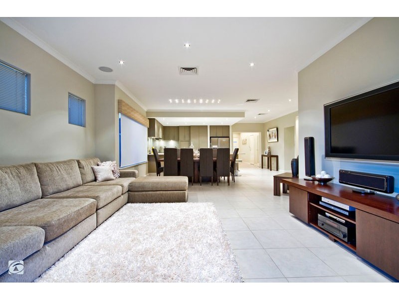 3 Tarwhine Close, South Lake WA 6164