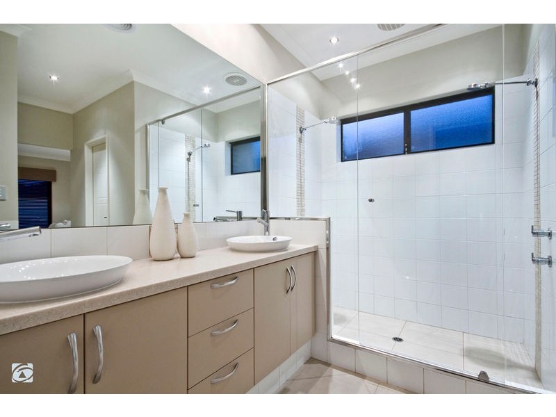 3 Tarwhine Close, South Lake WA 6164