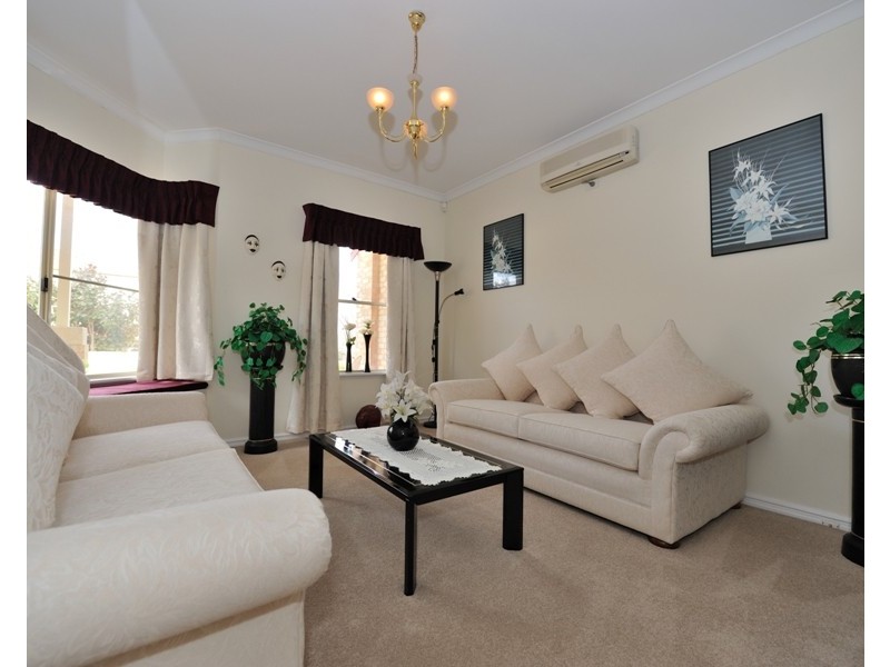 99 Glen Iris Drive, Jandakot WA 6164