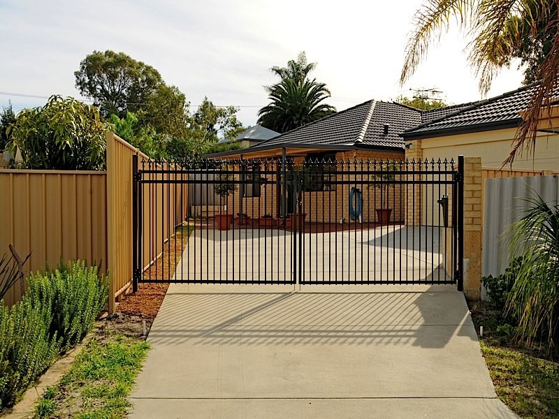 24a Corringle Grove, South Lake WA 6164