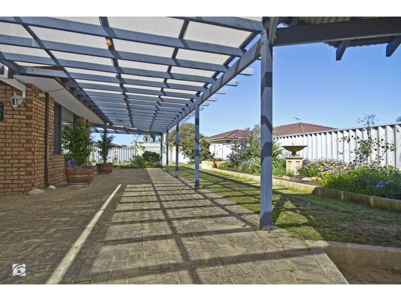 1 Nagambie Close, South Lake WA 6164