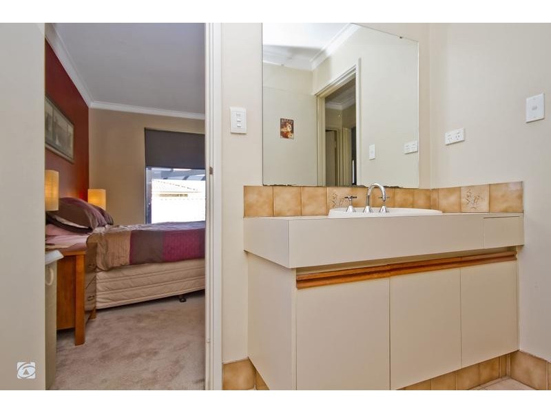 1 Nagambie Close, South Lake WA 6164