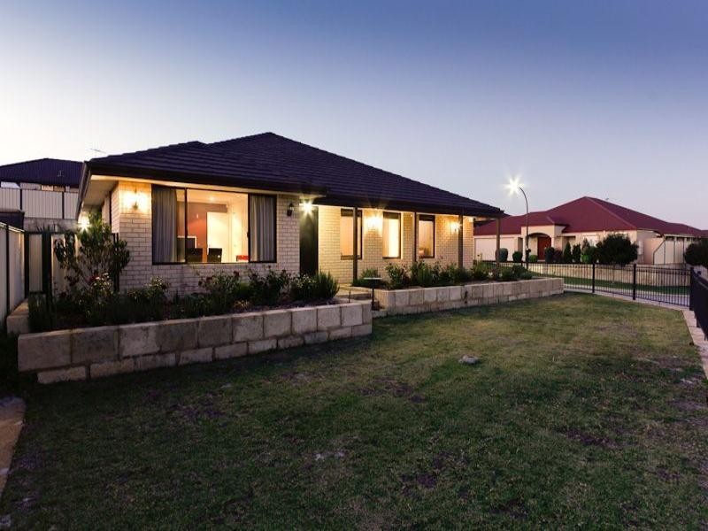 15 Sheffield Bend, Success WA 6164