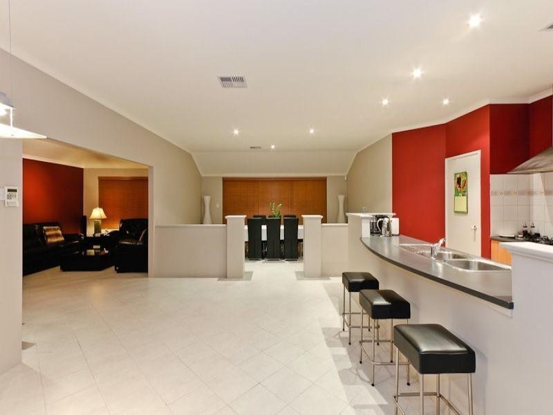 15 Sheffield Bend, Success WA 6164