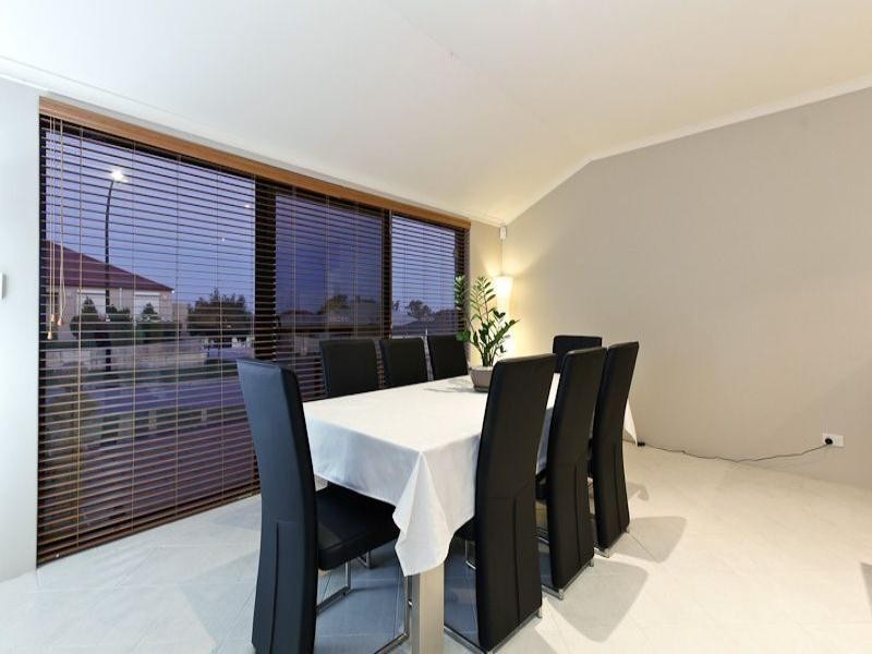 15 Sheffield Bend, Success WA 6164